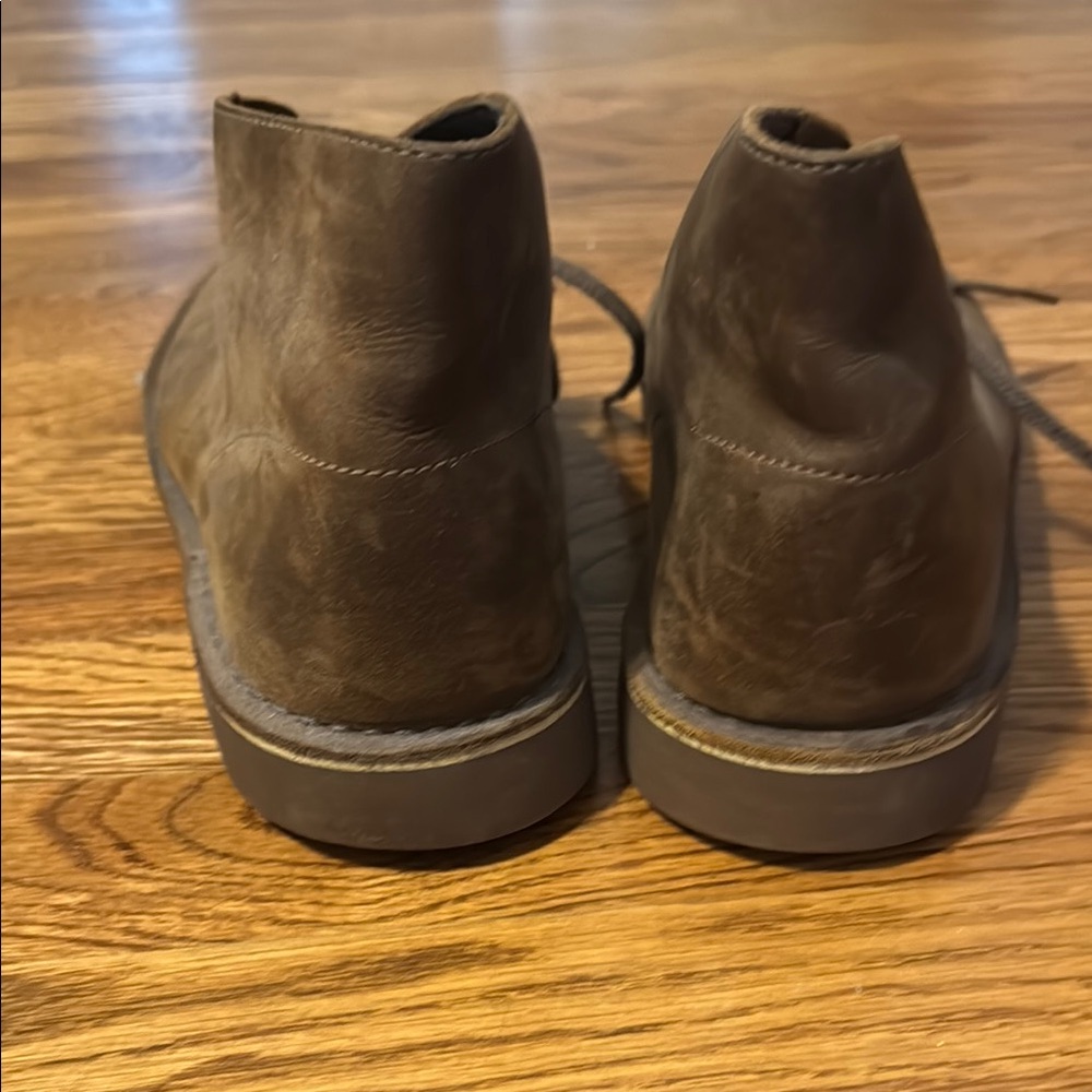 Clark’s Size 11.5 Brown Suede Chukka Boots with Rubber Sole - Picture 3 of 3